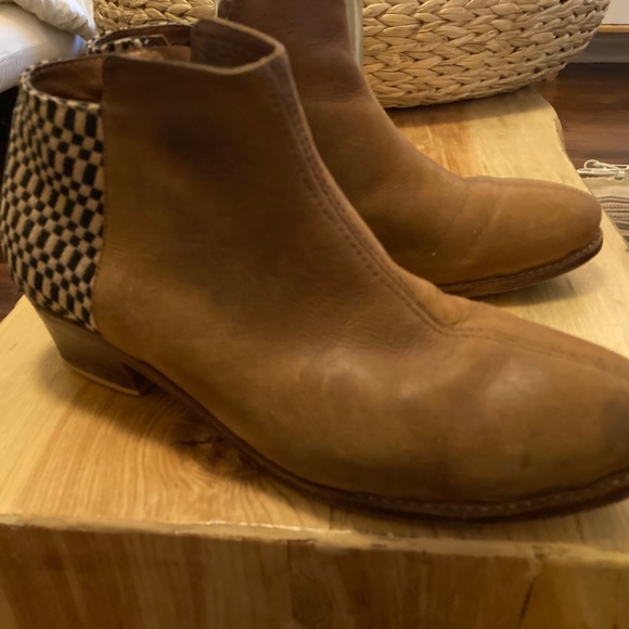 Root Collective Espe Boots in Midnight - Picture 2 of 10